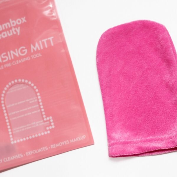Microfiber Cleansing Mitt [Makeup Remover] by Dreambox Beauty - Image 4